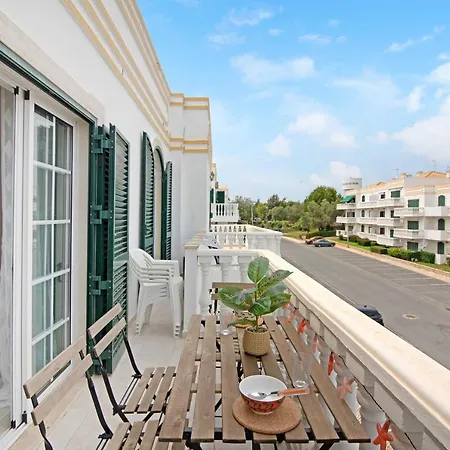 Urbanizacao Lagar 133 アパート