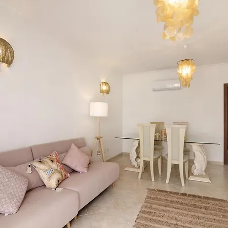 Urbanizacao Lagar 133 アパート